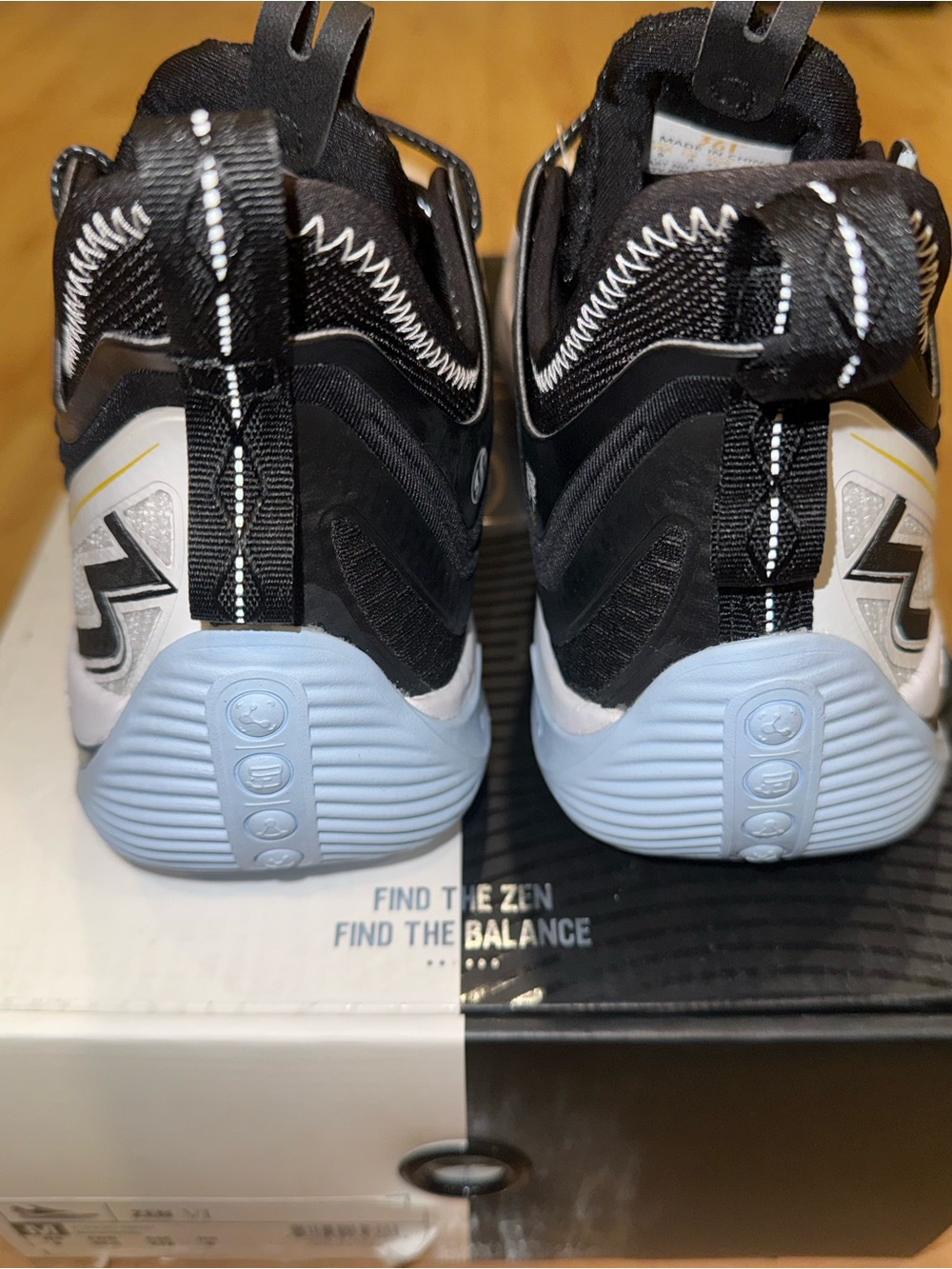 361 Degrees Men’s Zen VI Black/White/Blue Basketball Sneakers - Picture 6 of 12